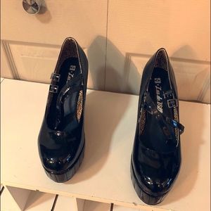 lux de ville patent black starburst wedges